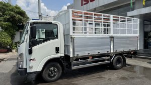 Isuzu QKR210 thùng mui bạt 1.990kg