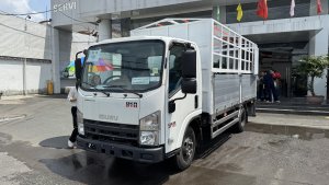 xe tải Isuzu QKR210 thùng mui bạt