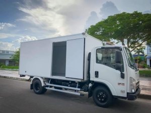 QKR210 tải gần 2 tấn thùng Composite